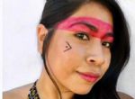 Índígena do Xingu usa artesanato para preservar cultura ancestral