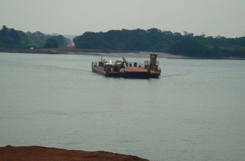 Motoristas relatam problemas com balsa no rio Xingu, espera as vezes passa de 24 horas