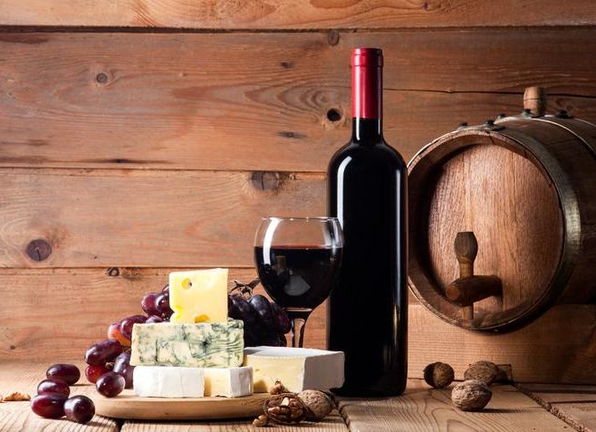 Aprenda a harmonizar queijos e vinhos!
