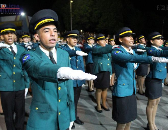 Ensino e Disciplina - Escola Estadual Militar Tiradentes forma 174 alunos na Capital