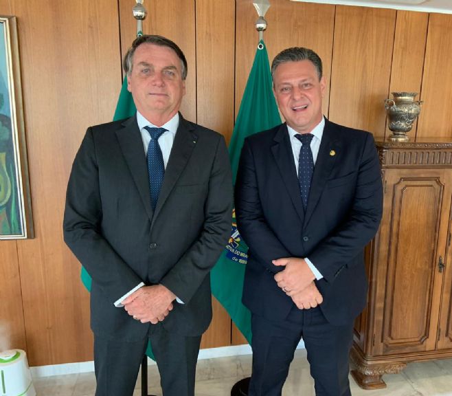 Fávaro e Bolsonaro discutem avanço da ferrovia em Mato Grosso e regularização fundiária