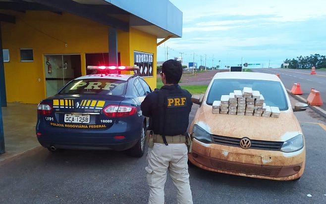 PRF prende motorista transportando 40 kg de drogas em Água Boa