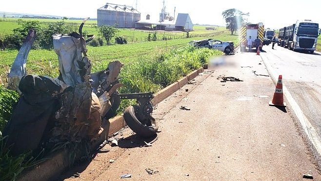 Três pessoas morrem em grave acidente que deixou carro partido ao meio em Goiás