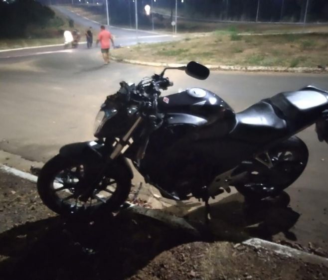 Motociclista morre após colidir com poste em Água Boa