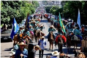 Cavalgada abre oficialmente a 44ª Exposul em Rondonópolis