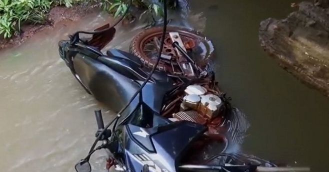 Dupla sofre acidente de moto, caem em rio e morrem no sudoeste de MT