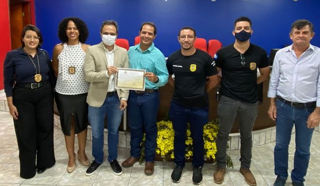 Polícia Civil de Água Boa recebe reconhecimento por ação realizada no Dia das Crianças