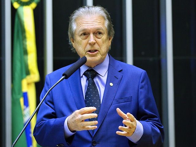 Luciano Bivar desiste de ser candidato à Presidência da República