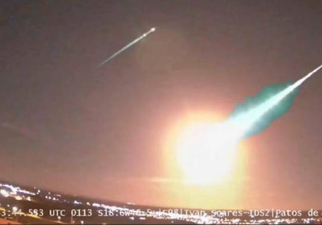 Moradores de Minas avistam meteoro que adentrou a atmosfera