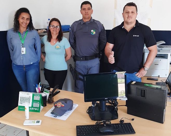 Sicredi Araxingu doa computadores para polícias Civil e Militar e escola de Santa Cruz do Xingu