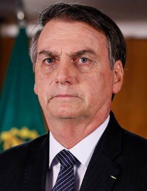 Presidente Bolsonaro passa por exames para investigar soluços e ficará em observação
