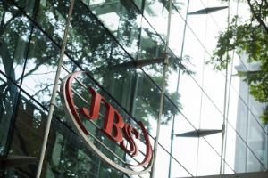 JBS entra no mercado de proteína cultivada com aquisição da BioTech Foods e construção de fábrica na Europa