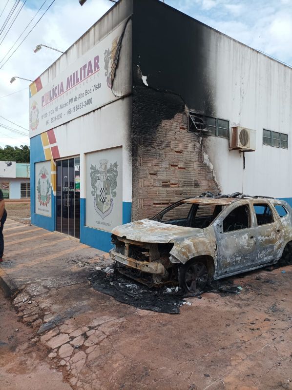 Três envolvidos em incêndio de viatura da PM em Alto Boa Vista são presos em flagrante